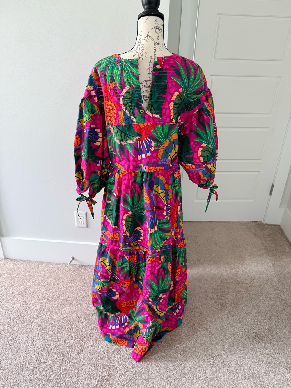 Like New FARM Rio Vibrant Fuchsia Tropical Print Puff Sleeve Maxi/Midi Dress - Picture 5 of 11